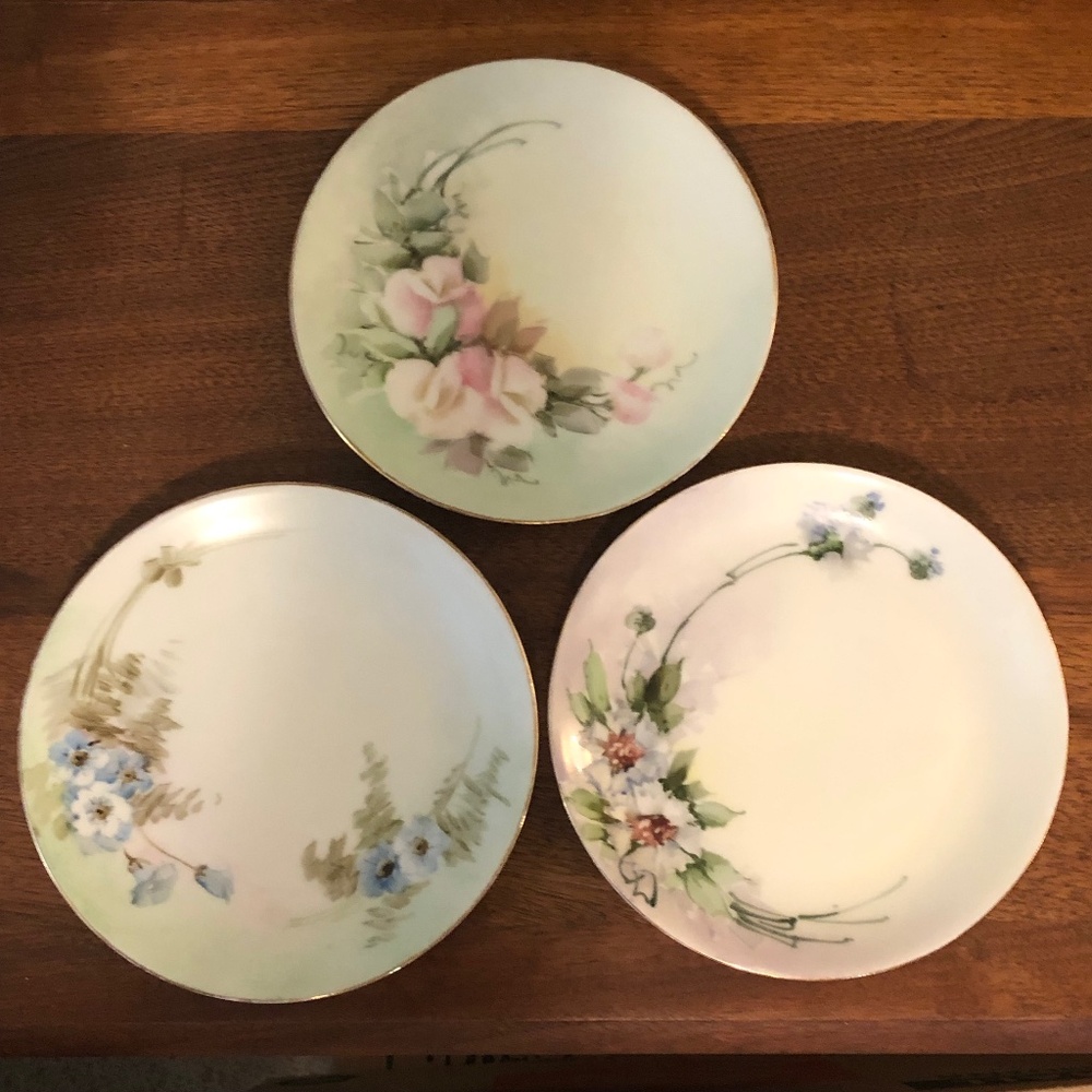 Antique Set of Three Bavaria Porcelain Cabinet Plates Floral Design